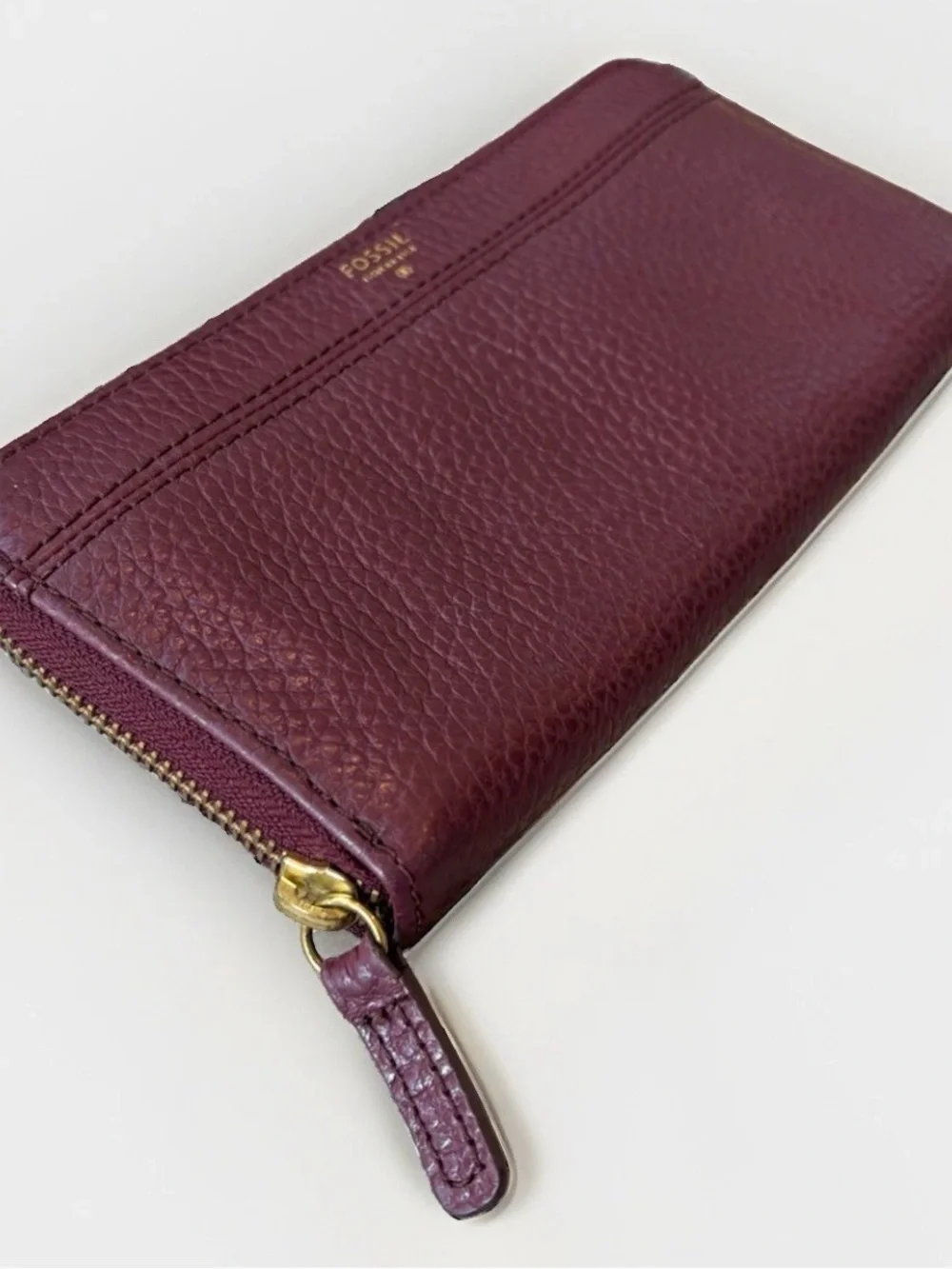Fossil Women’s Burgundy Zip-Around Wallet